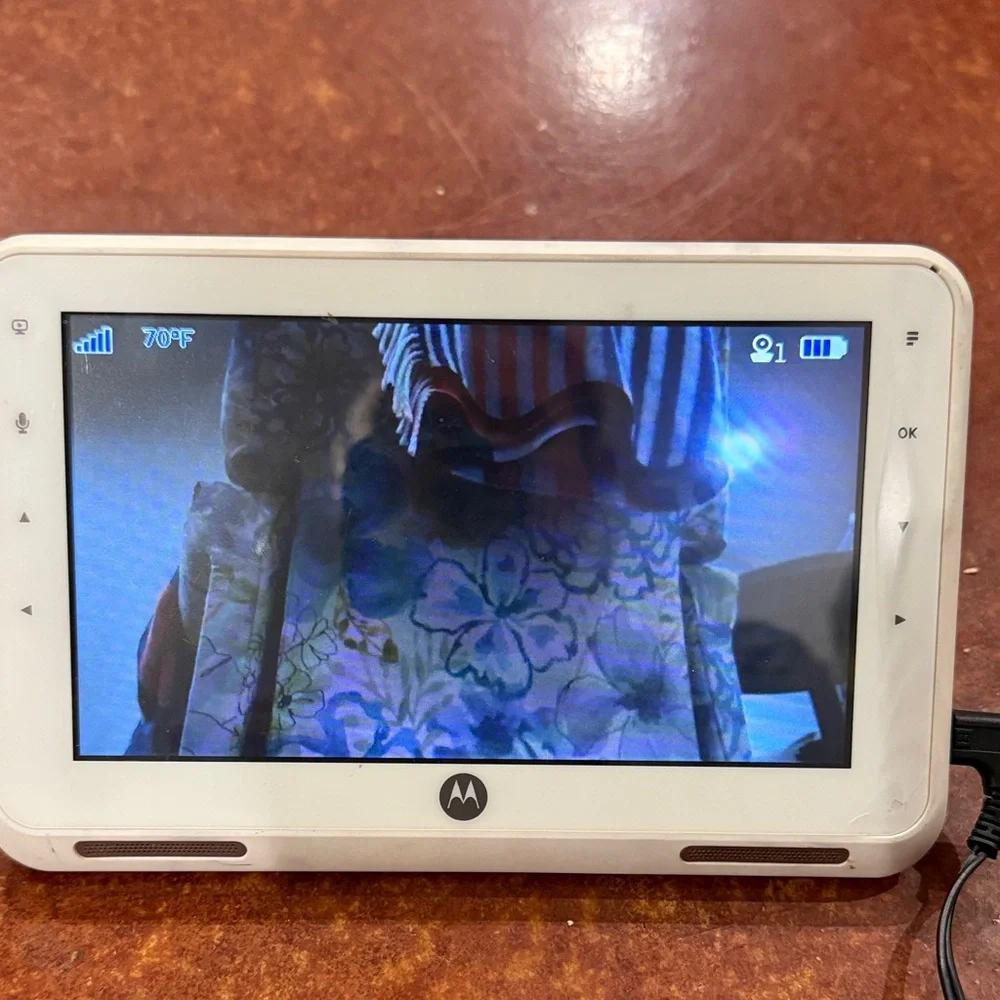 Motorola White and Black Baby Monitor Camera